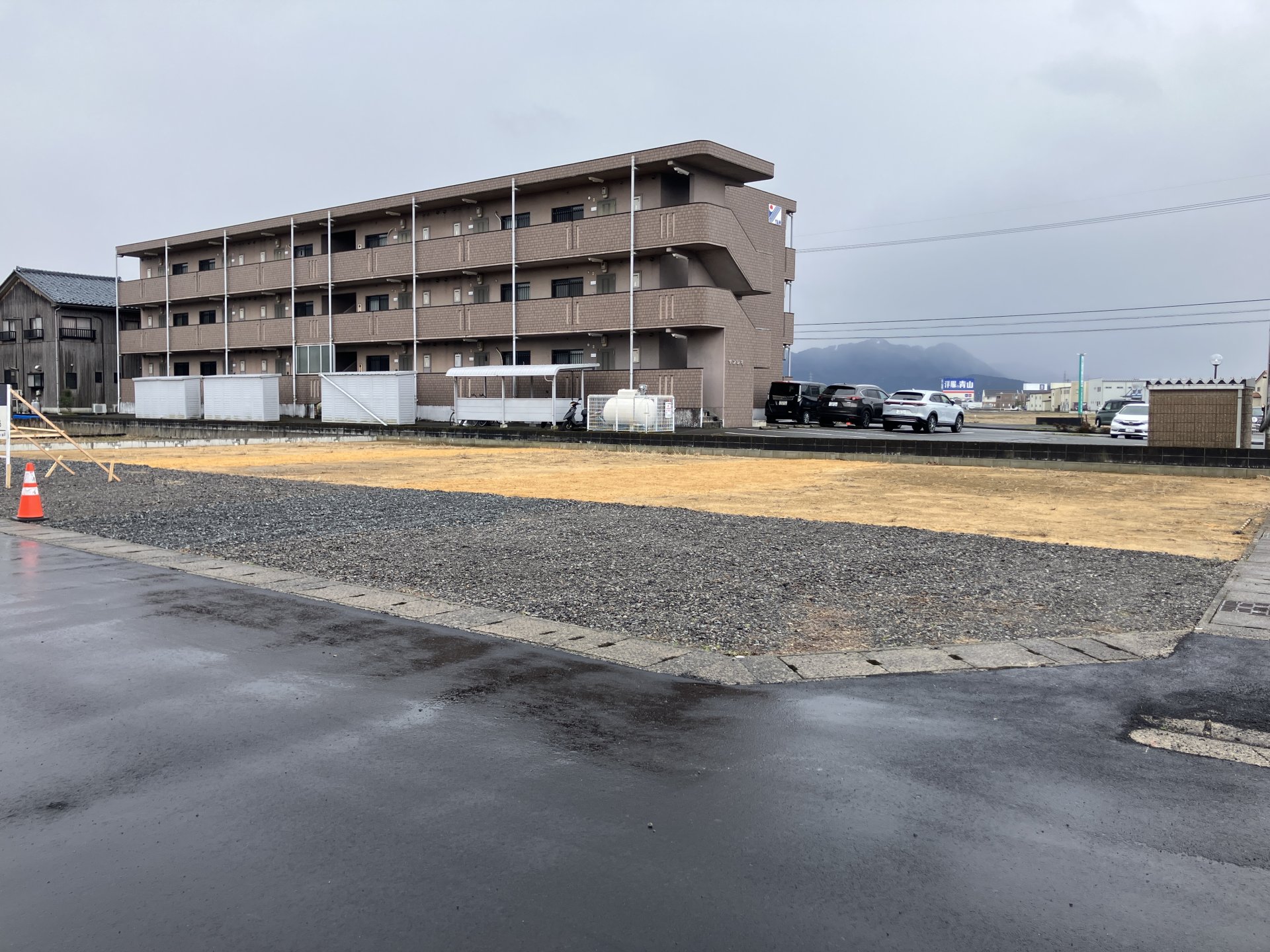 前面道路含む外観