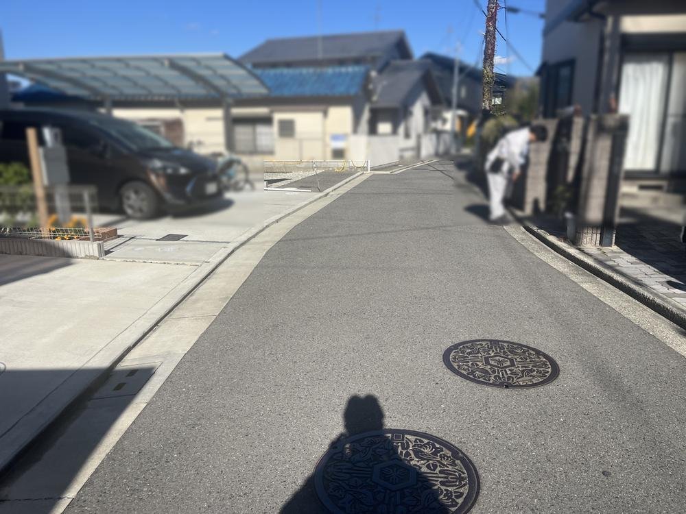 前面道路含む外観