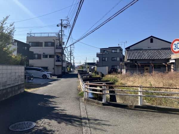 前面道路含む外観