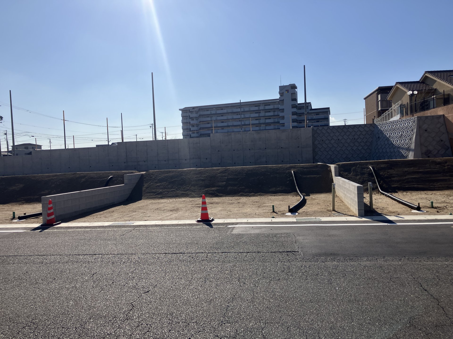 前面道路含む外観