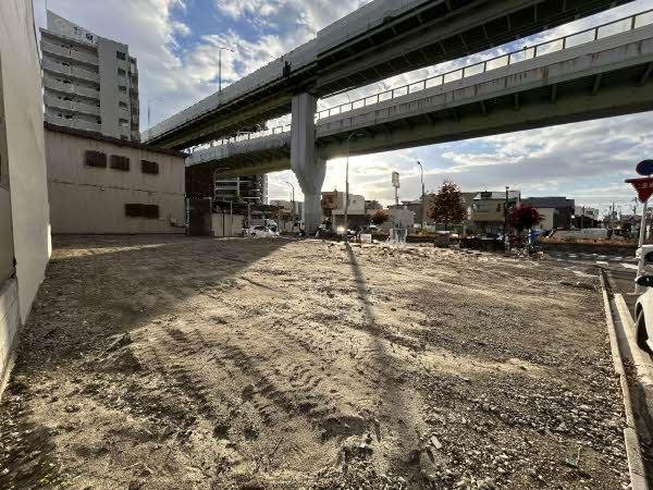 前面道路含む外観