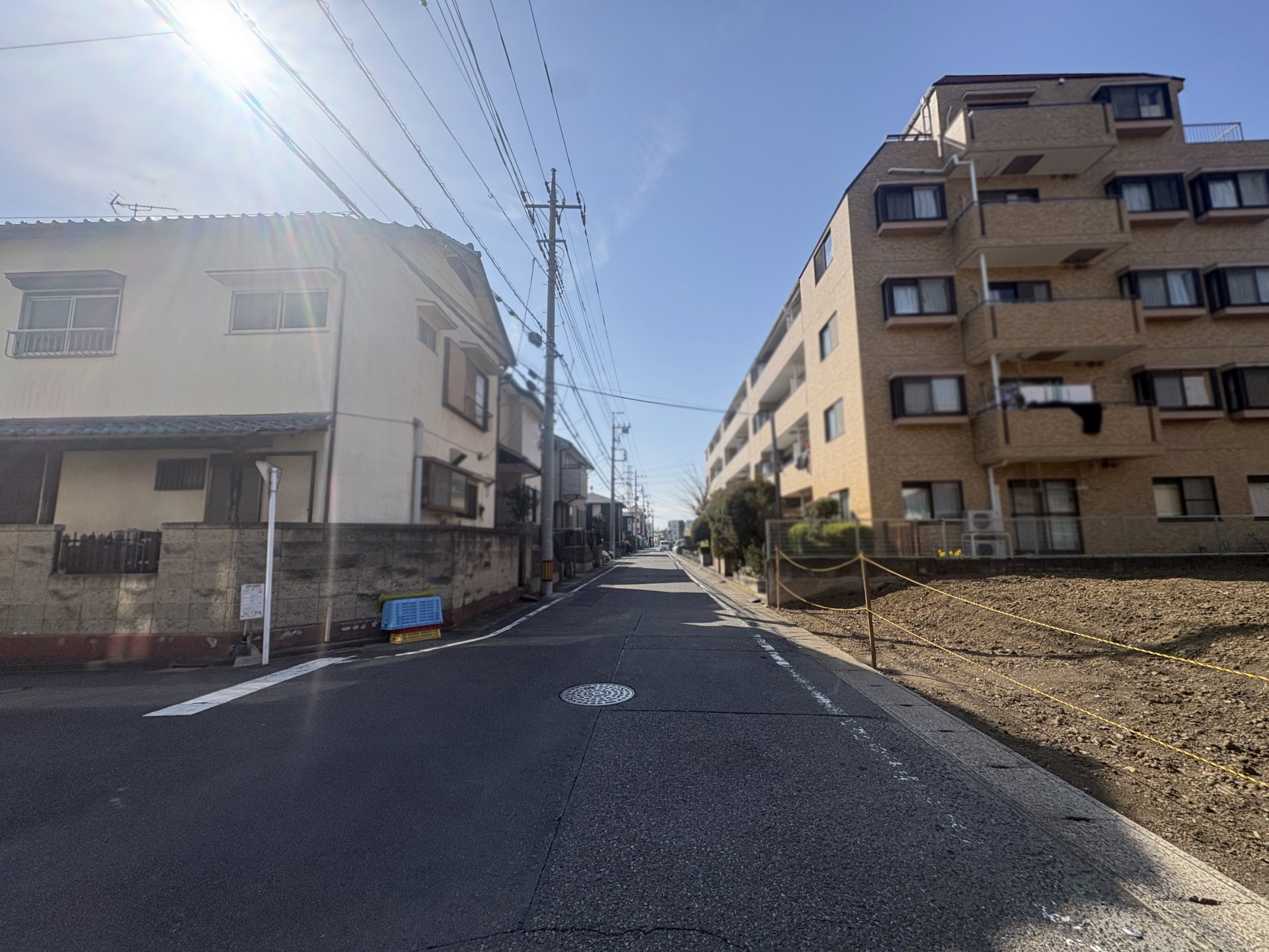 前面道路含む外観