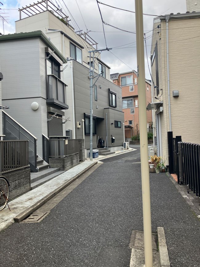 前面道路含む外観