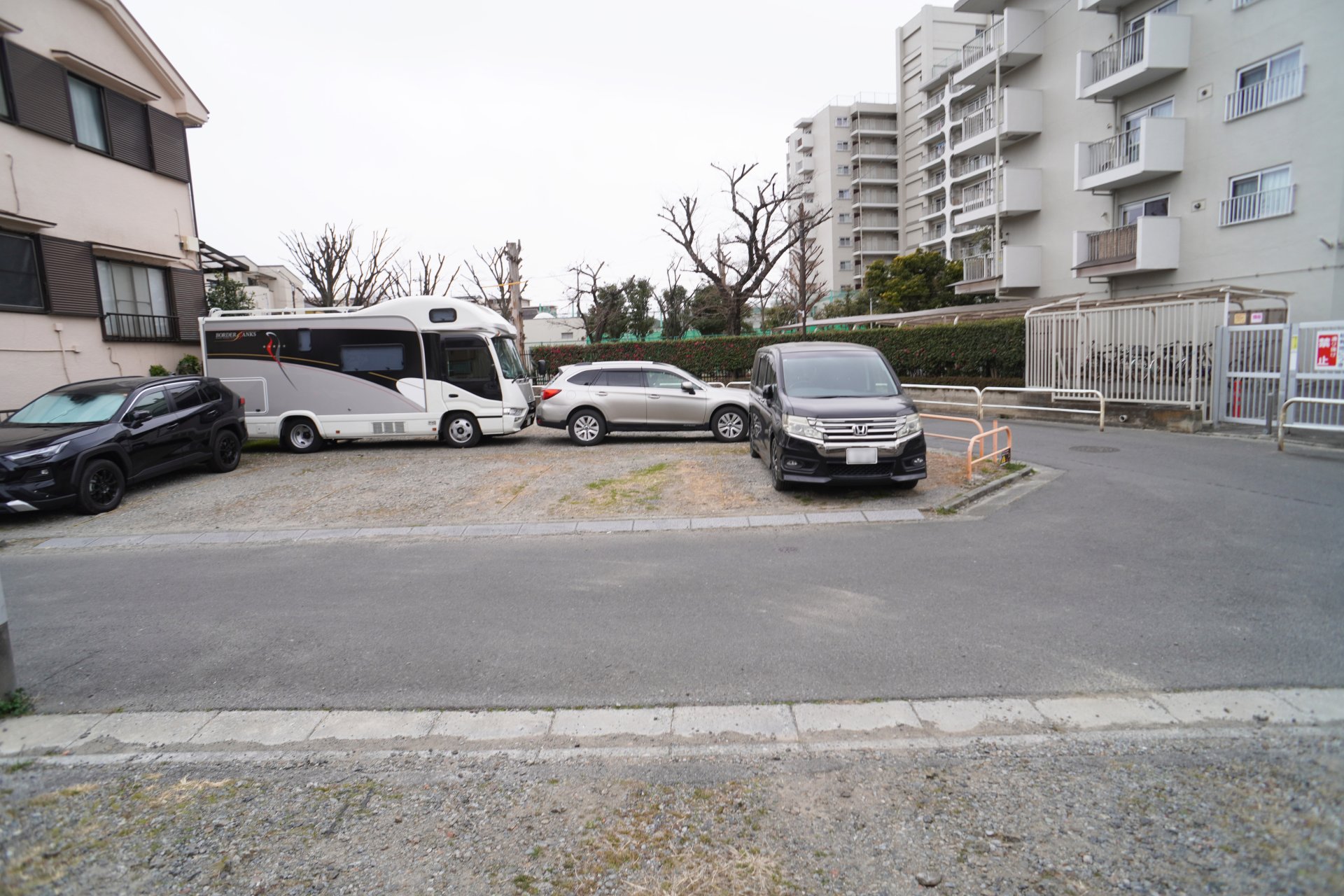 前面道路含む外観