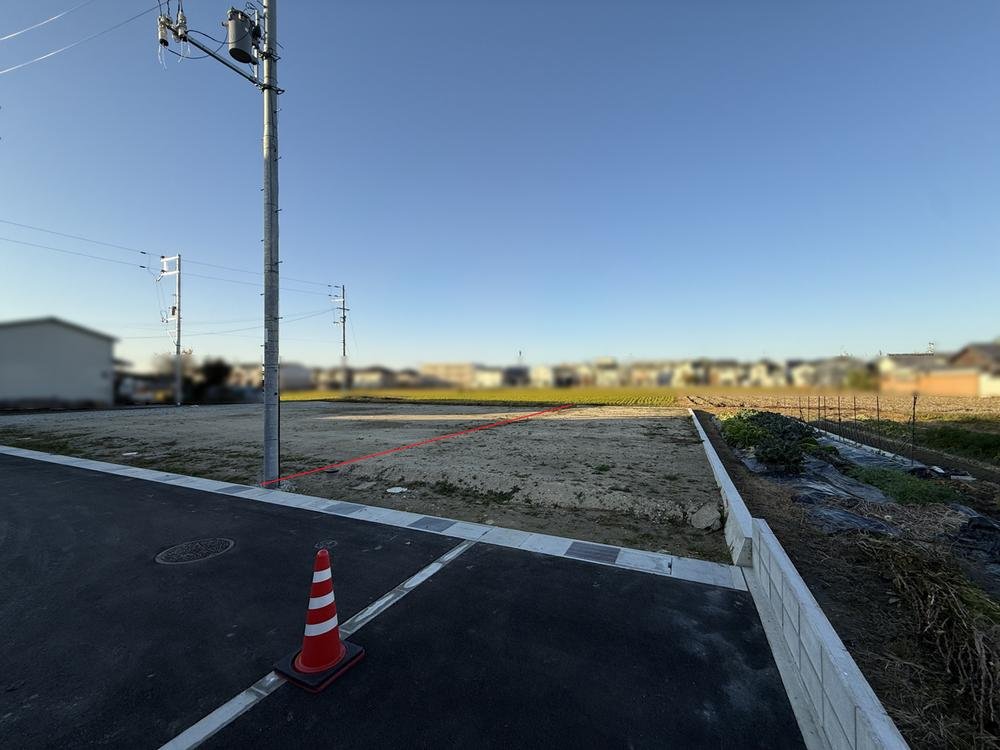 前面道路含む外観