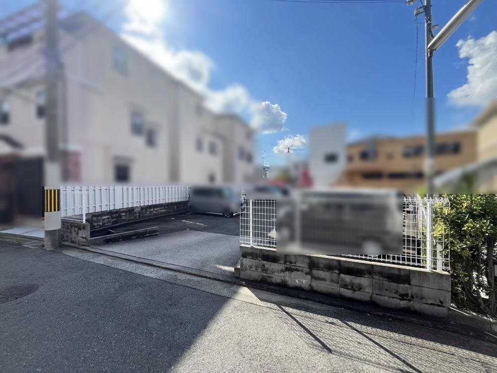 前面道路含む外観