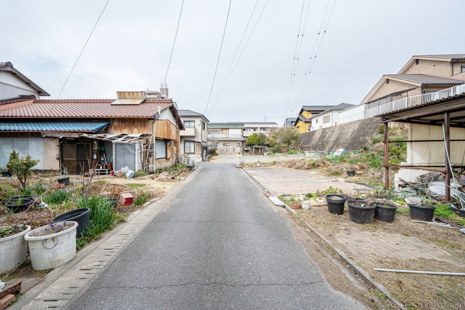 前面道路含む外観