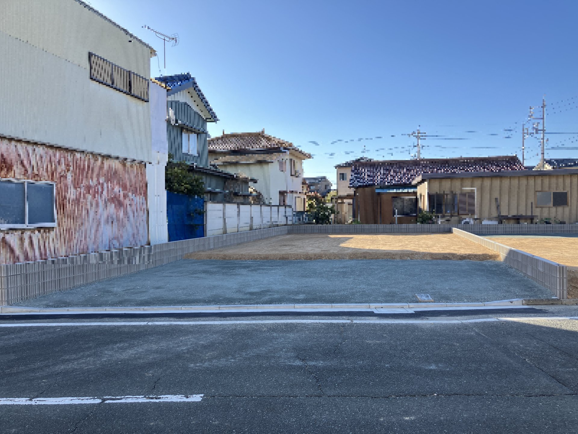 前面道路含む外観