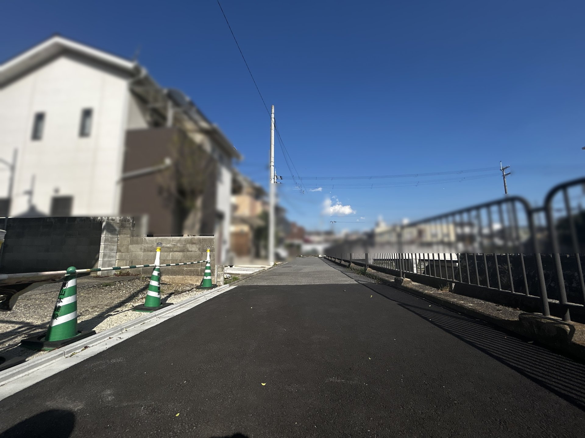 前面道路含む外観