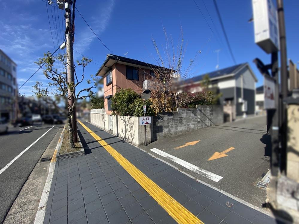 前面道路含む外観