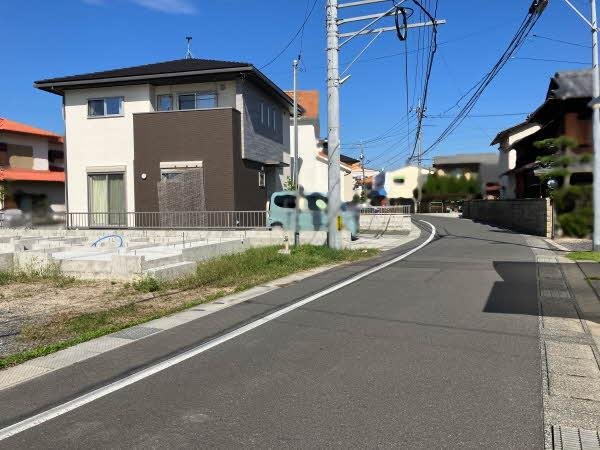 前面道路含む外観