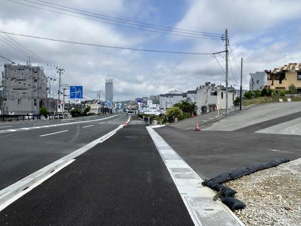 前面道路含む外観