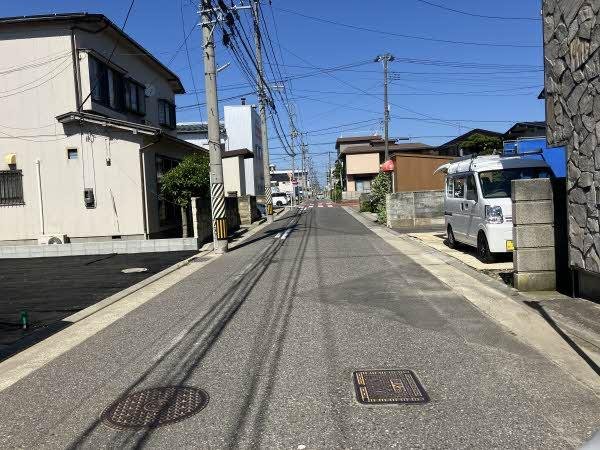 前面道路含む外観