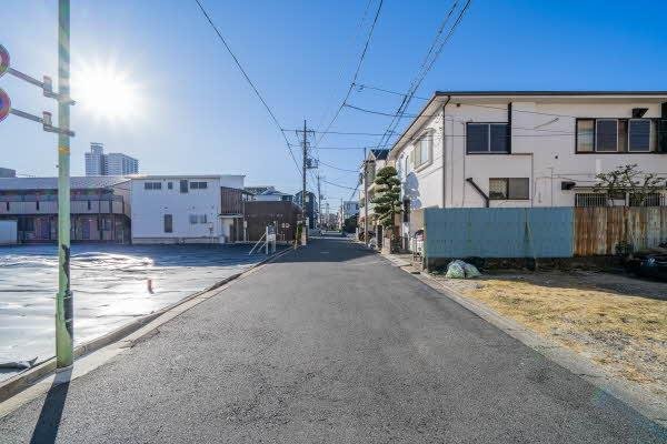 前面道路含む外観