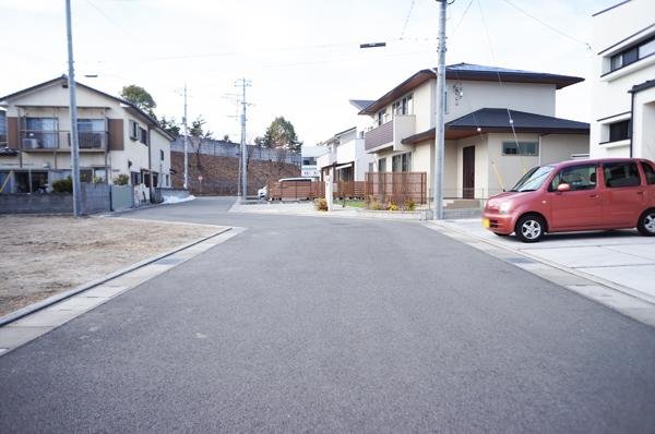 前面道路含む外観