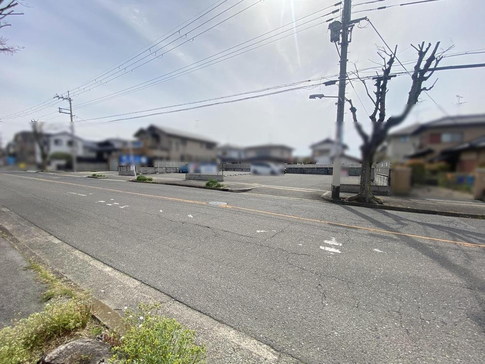 前面道路含む外観