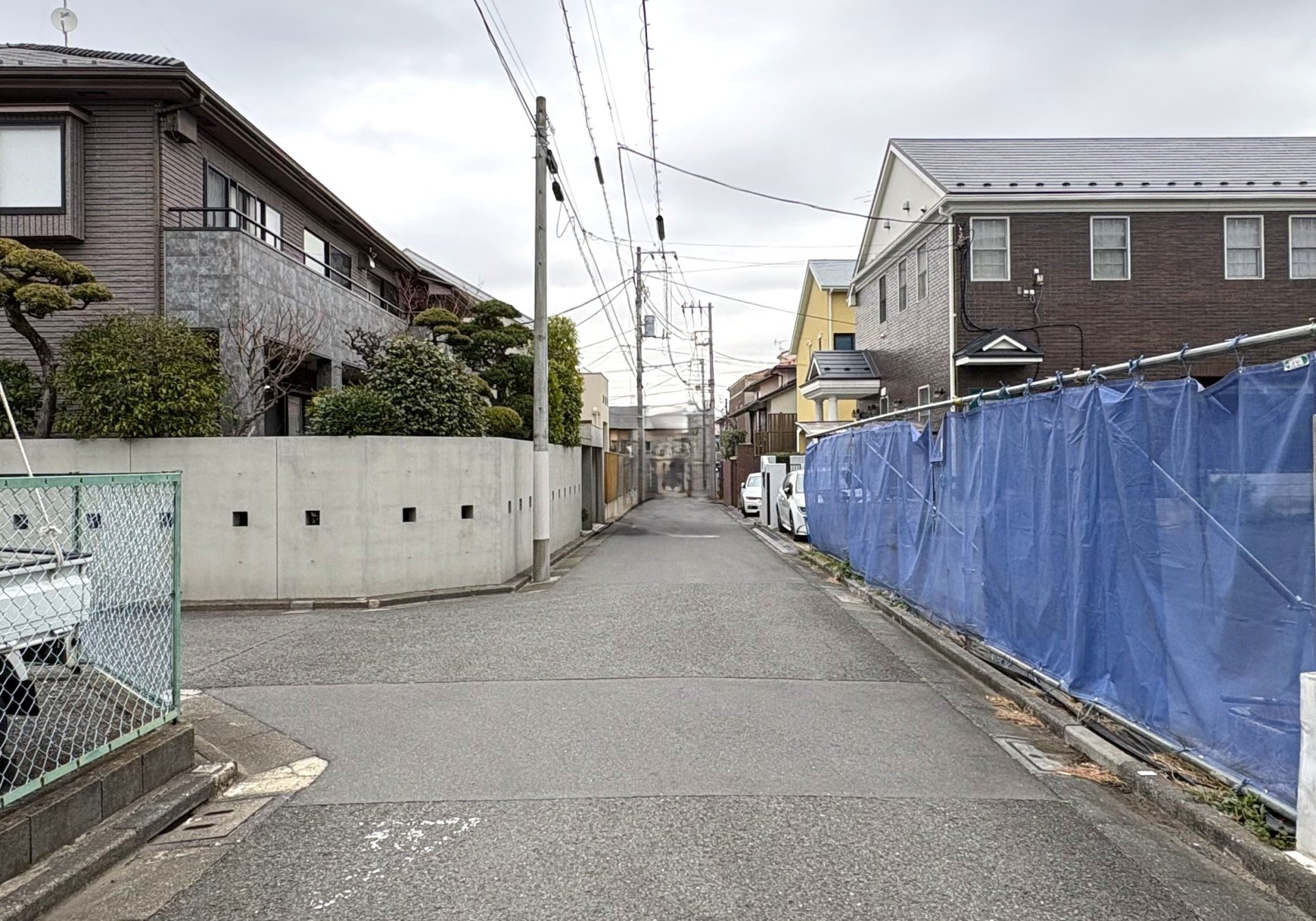 前面道路含む外観