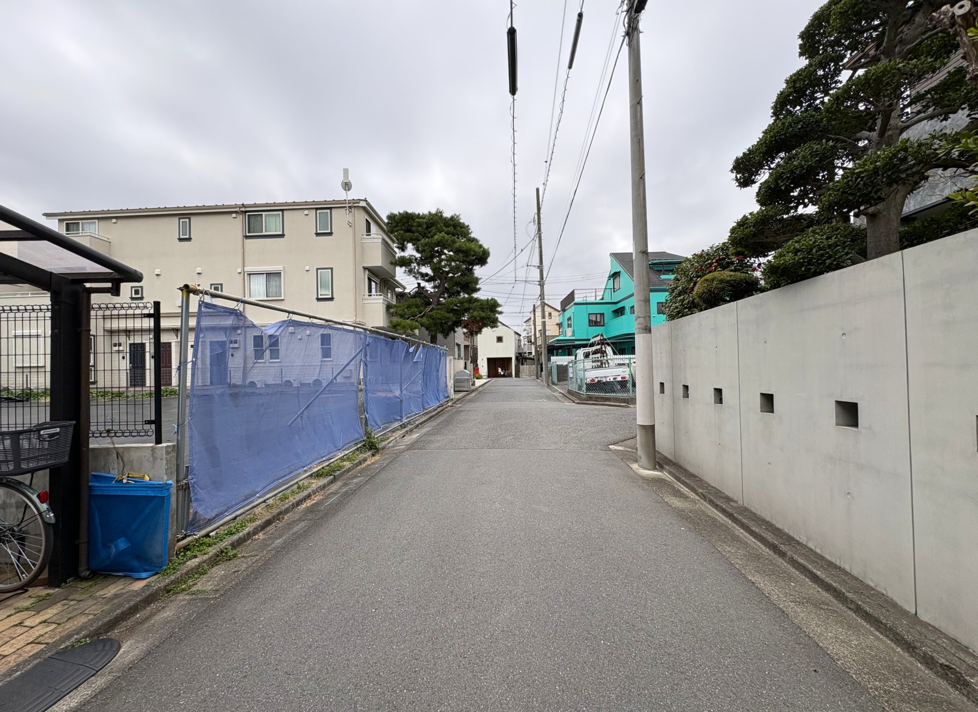 前面道路含む外観