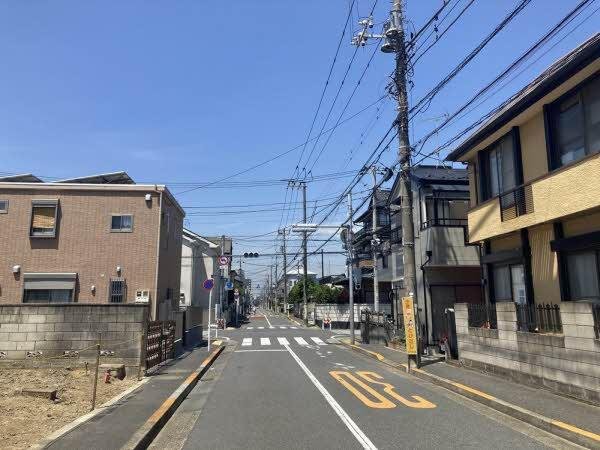 前面道路含む外観