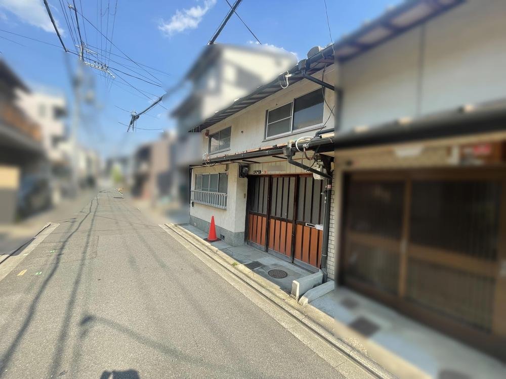 前面道路含む外観