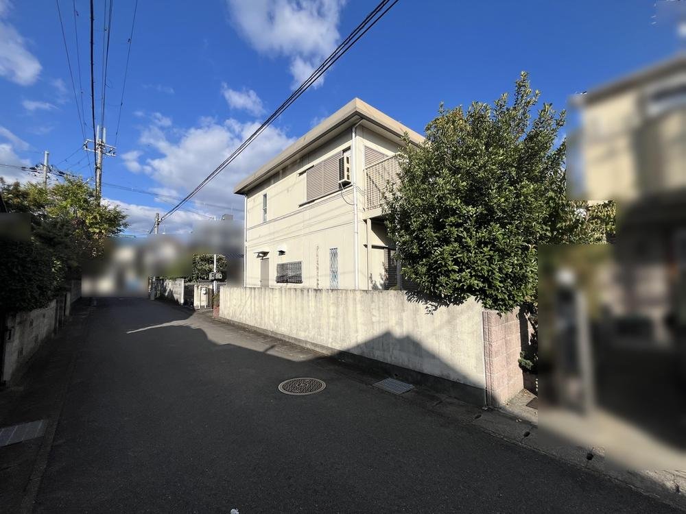 前面道路含む外観