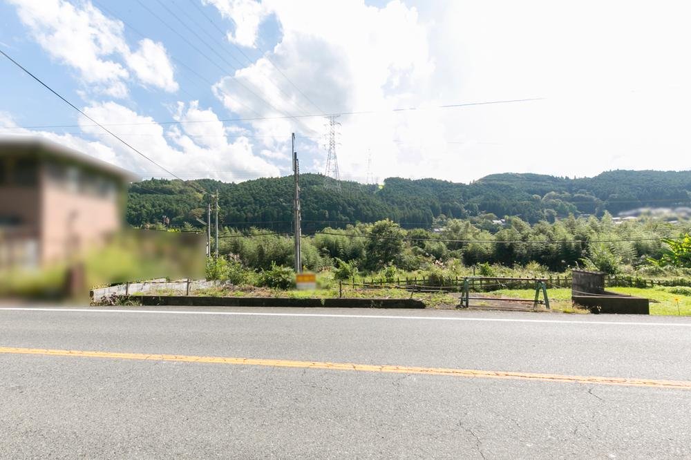 前面道路含む外観