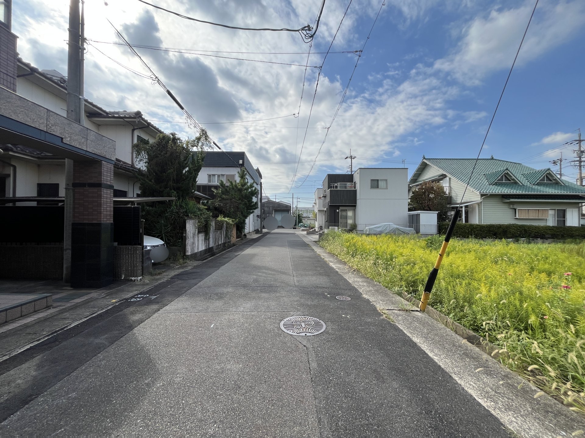 前面道路含む外観
