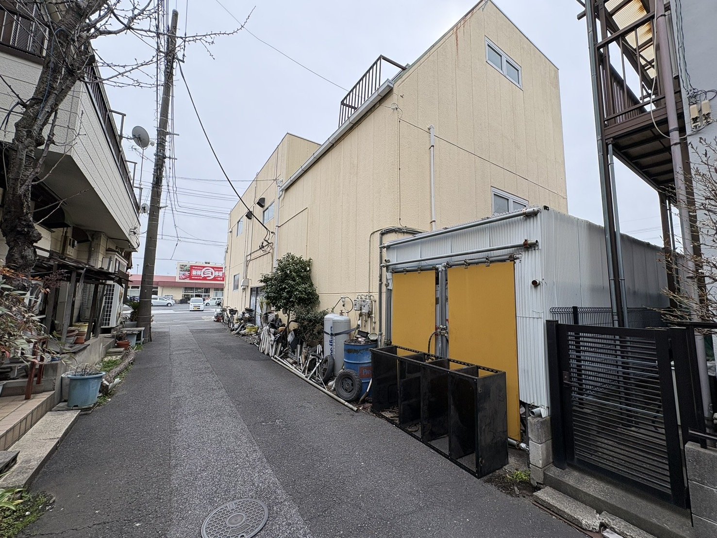 前面道路含む外観