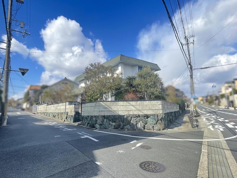 前面道路含む外観