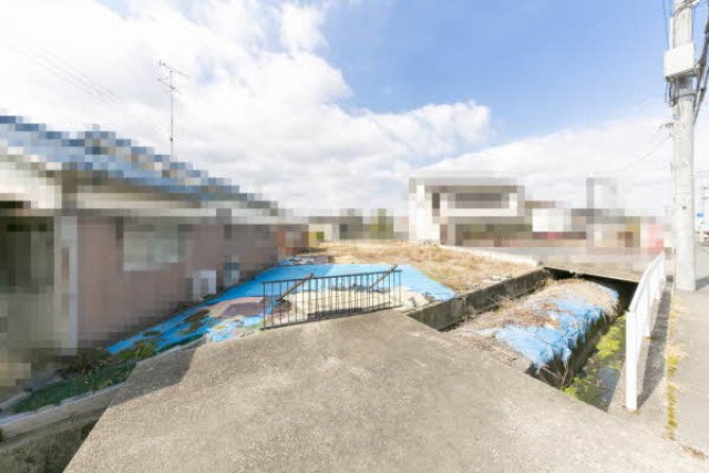 前面道路含む外観