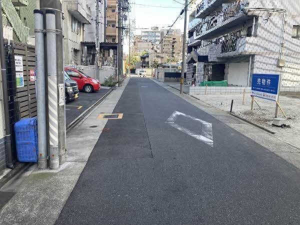 前面道路含む外観