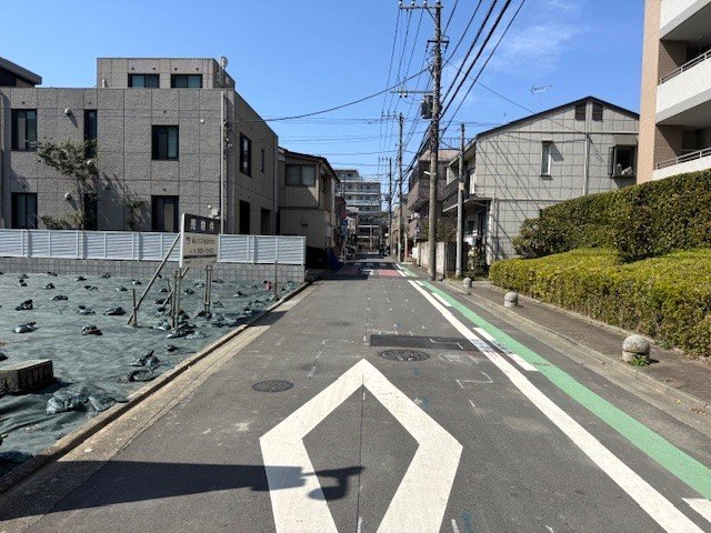 前面道路含む外観