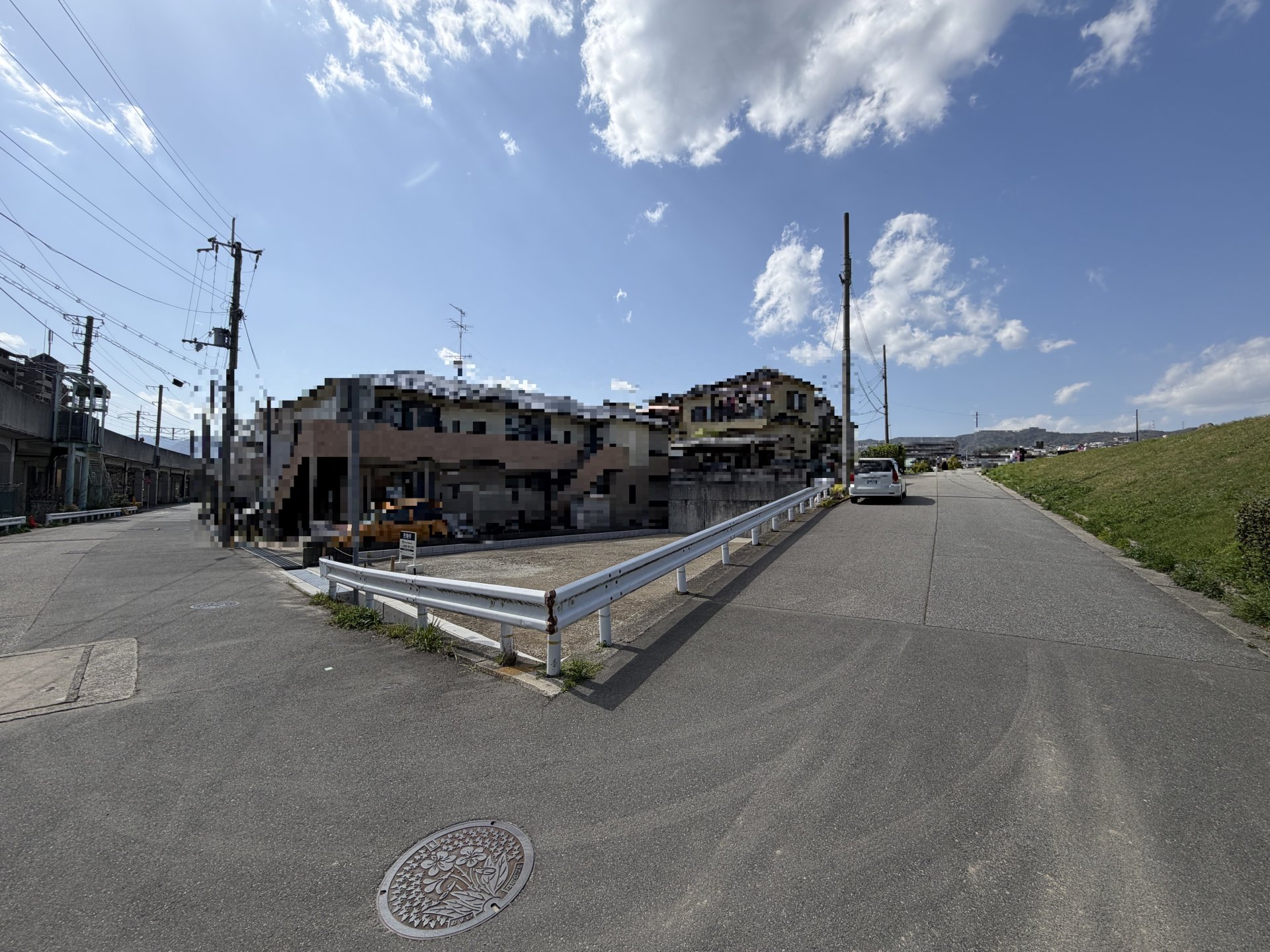 前面道路含む外観