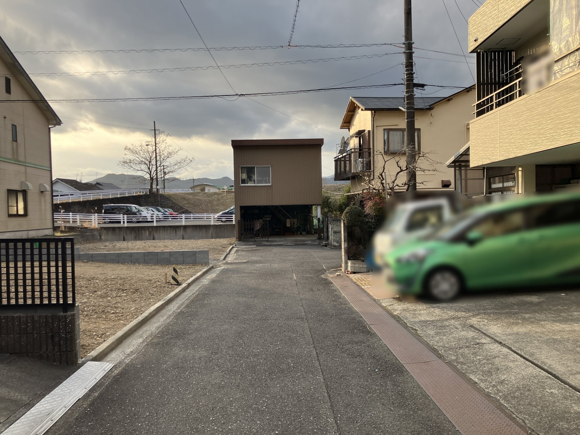 前面道路含む外観