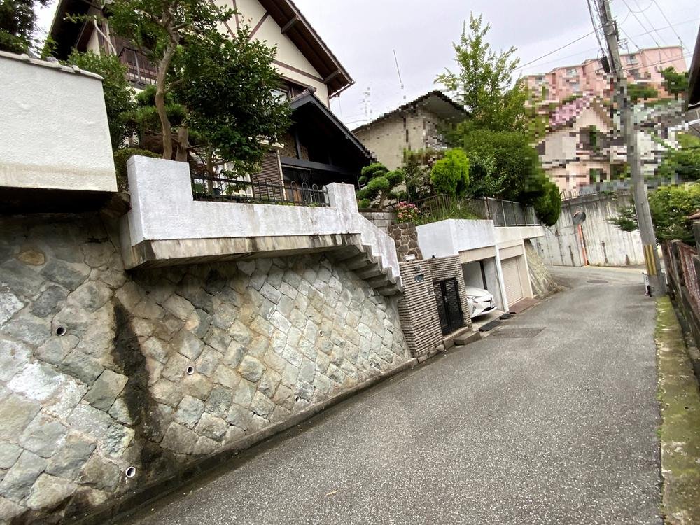 前面道路含む外観