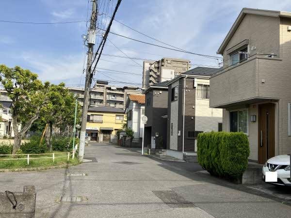 前面道路含む外観