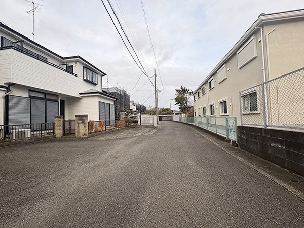 前面道路含む外観