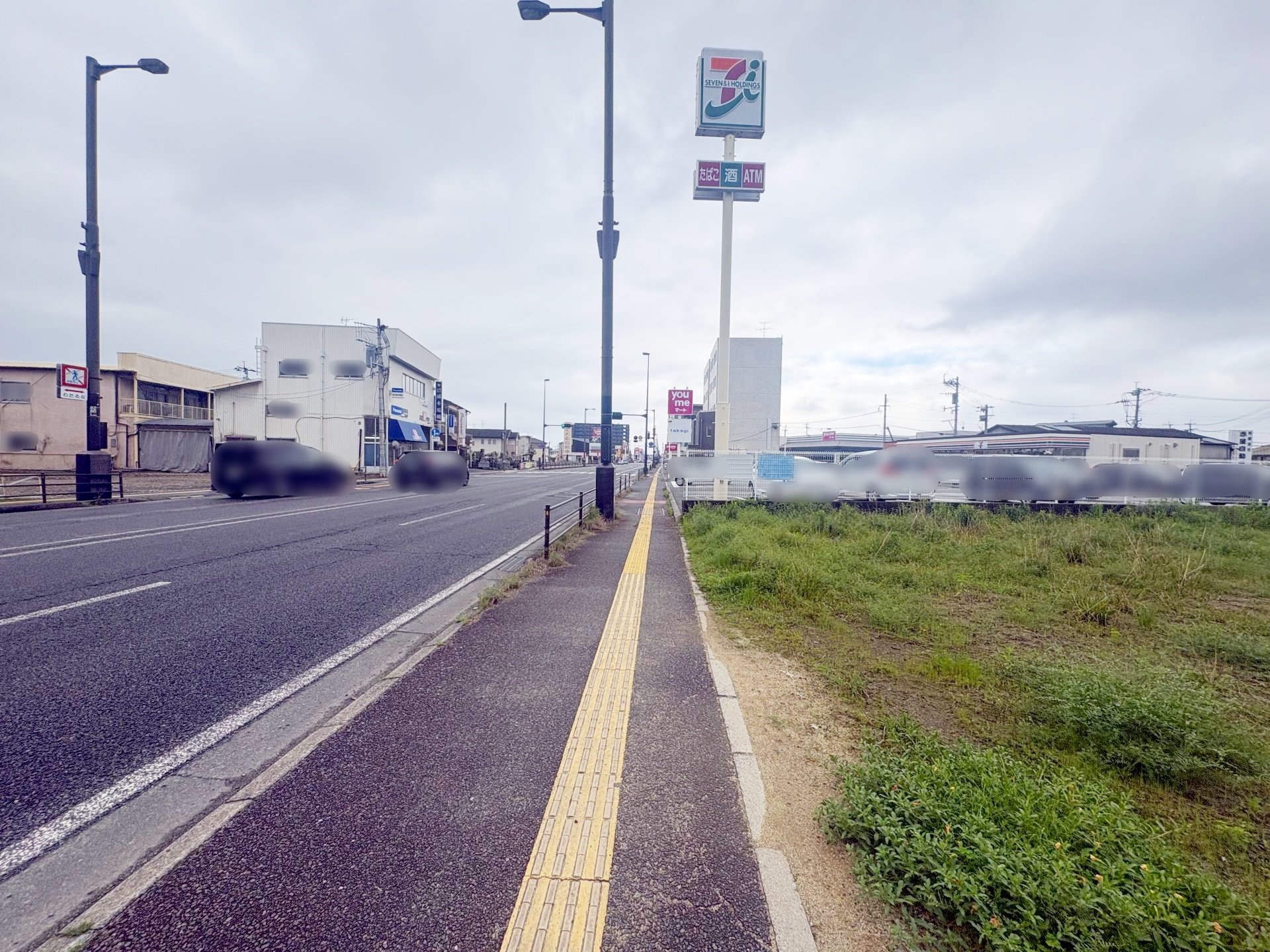 前面道路含む外観