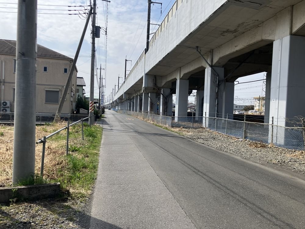 前面道路含む外観