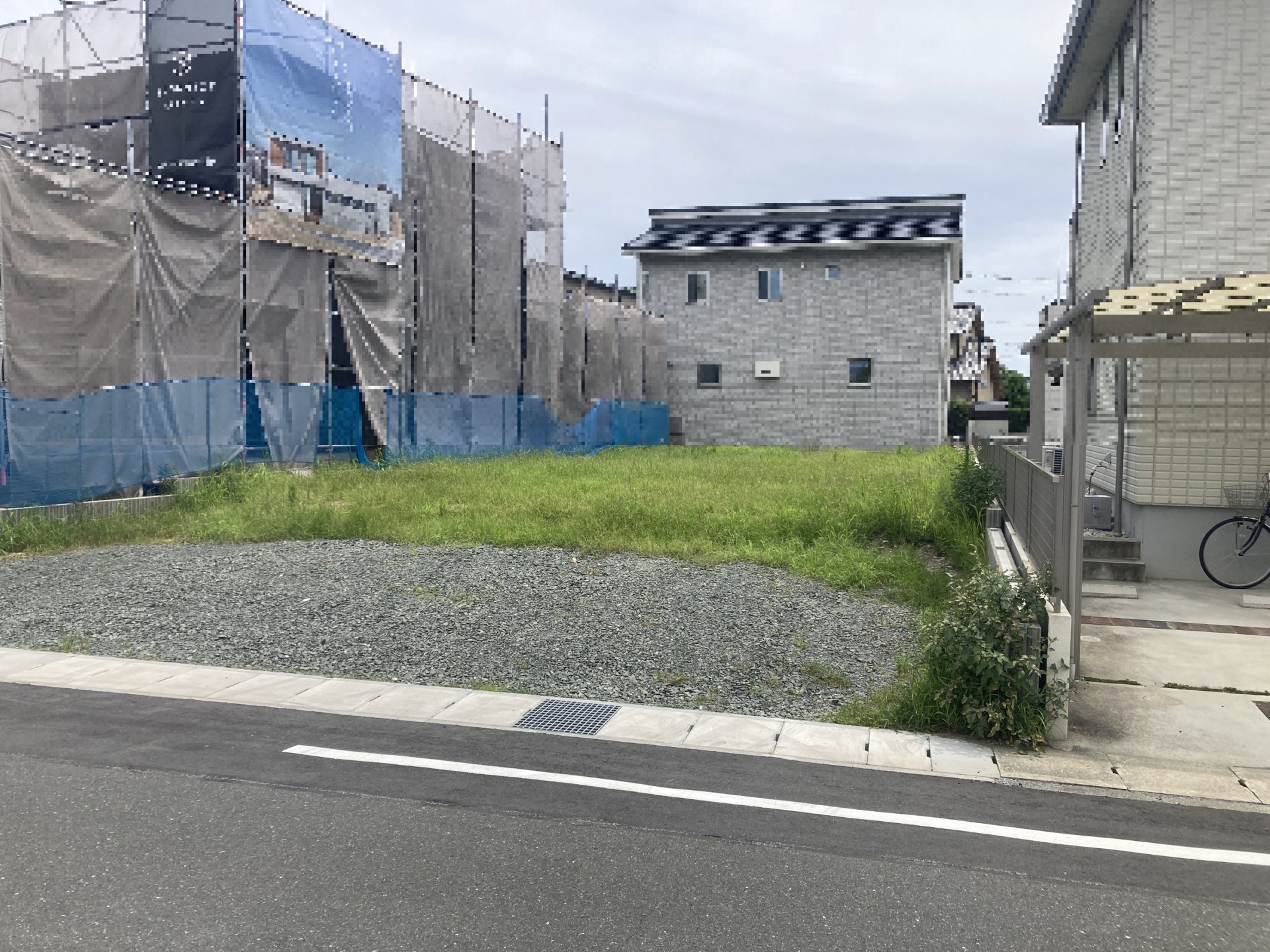 前面道路含む外観