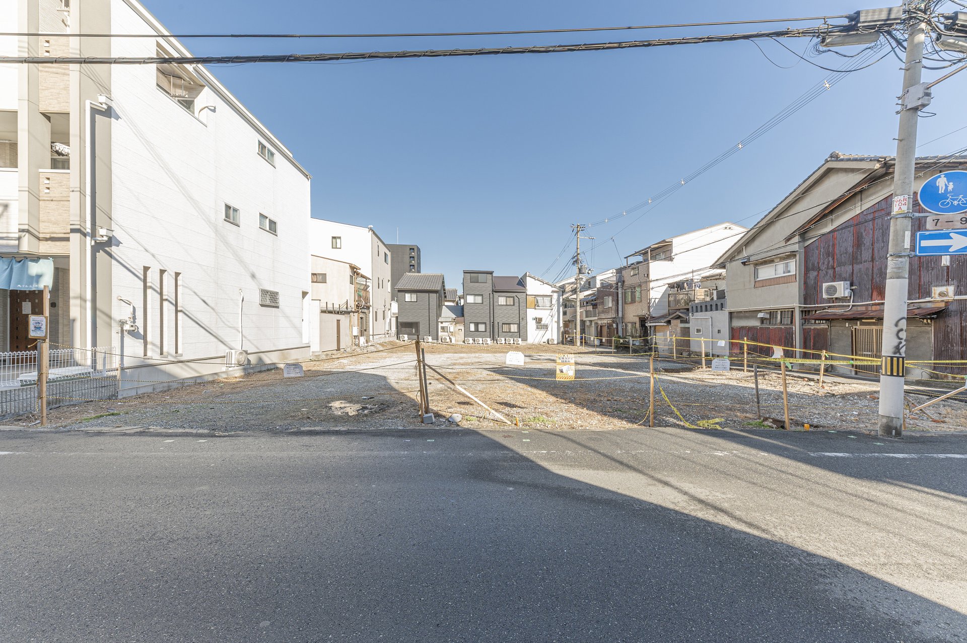 前面道路含む外観