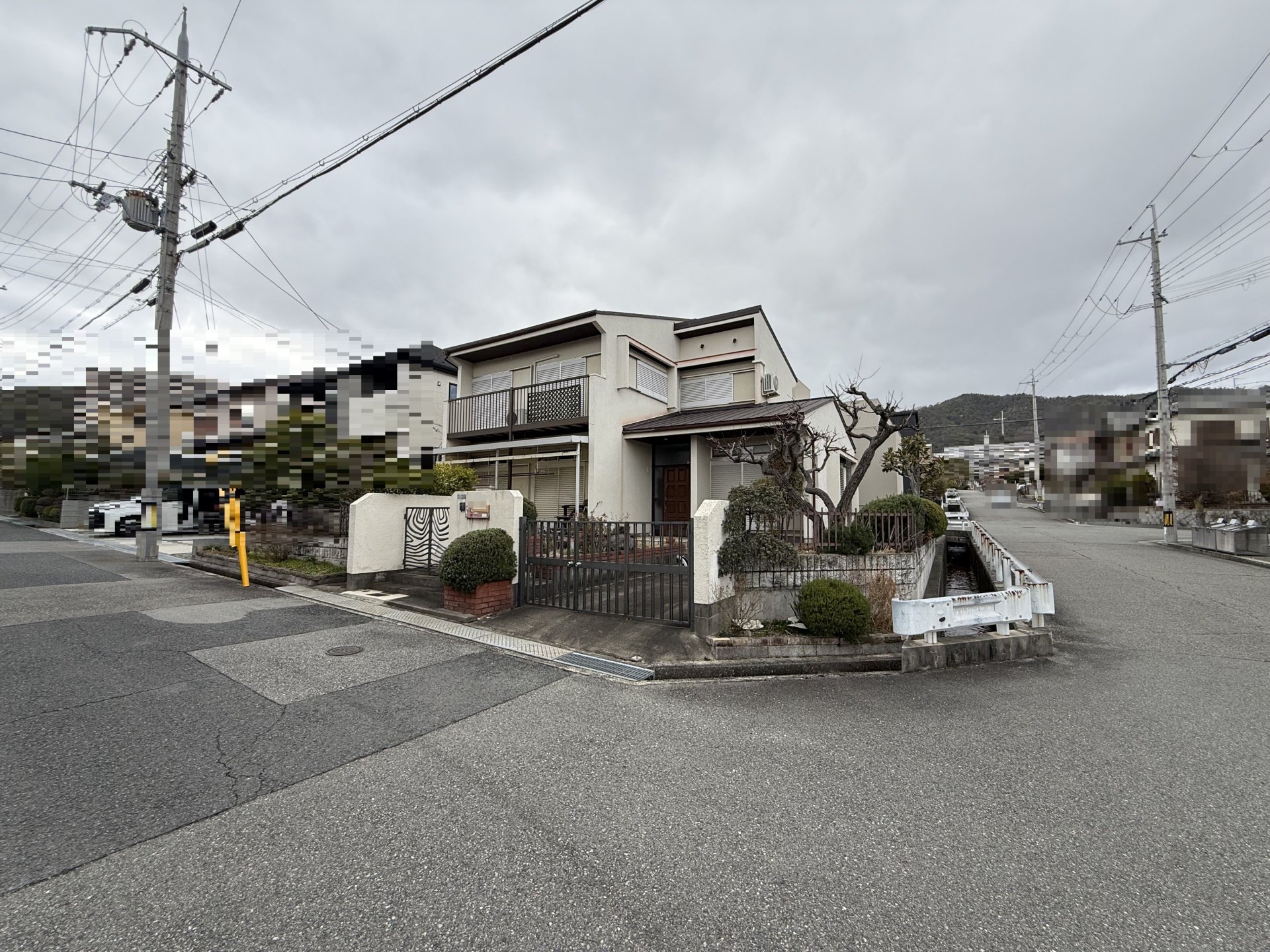 前面道路含む外観