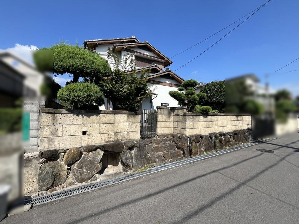 前面道路含む外観