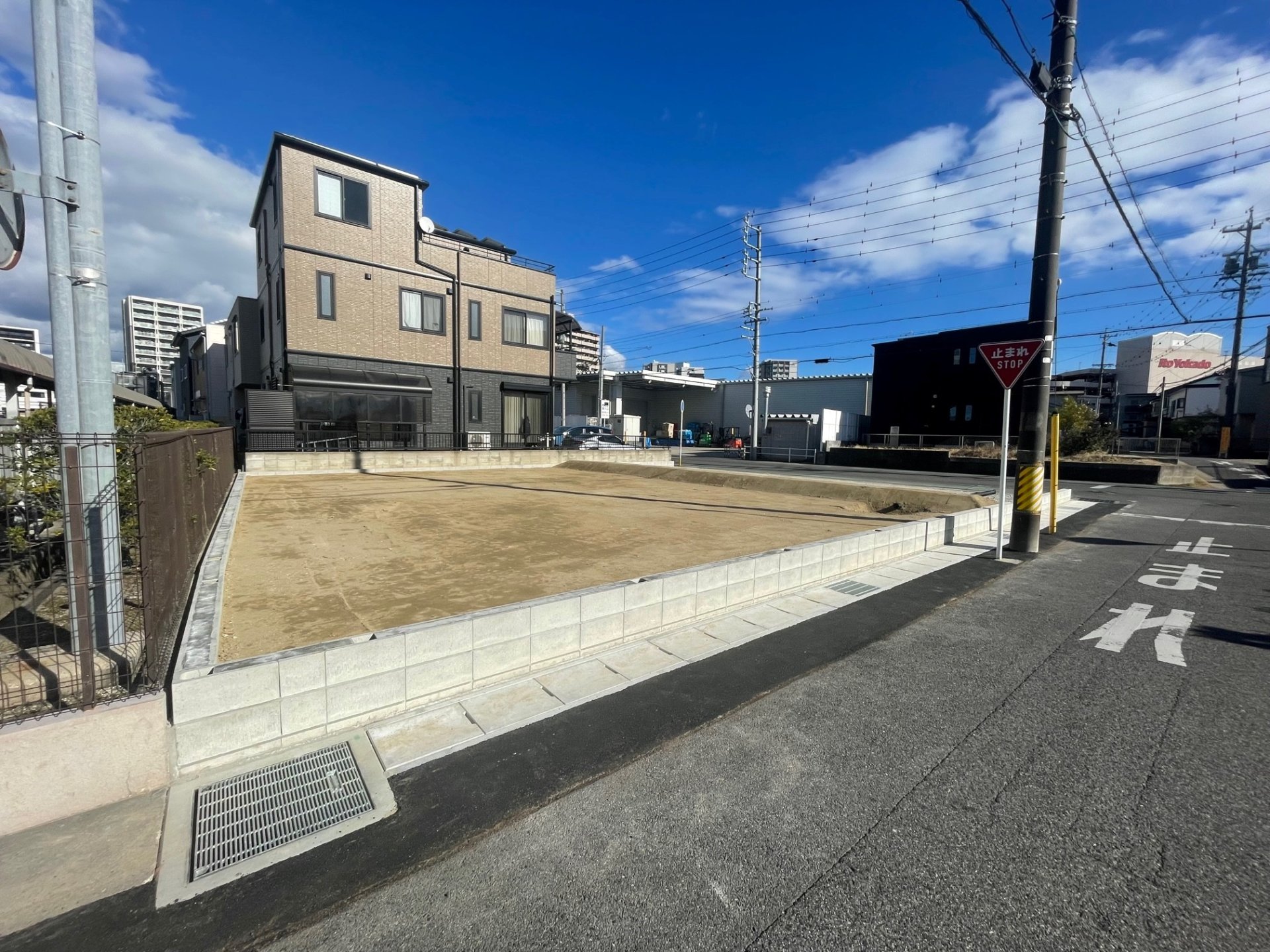 前面道路含む外観