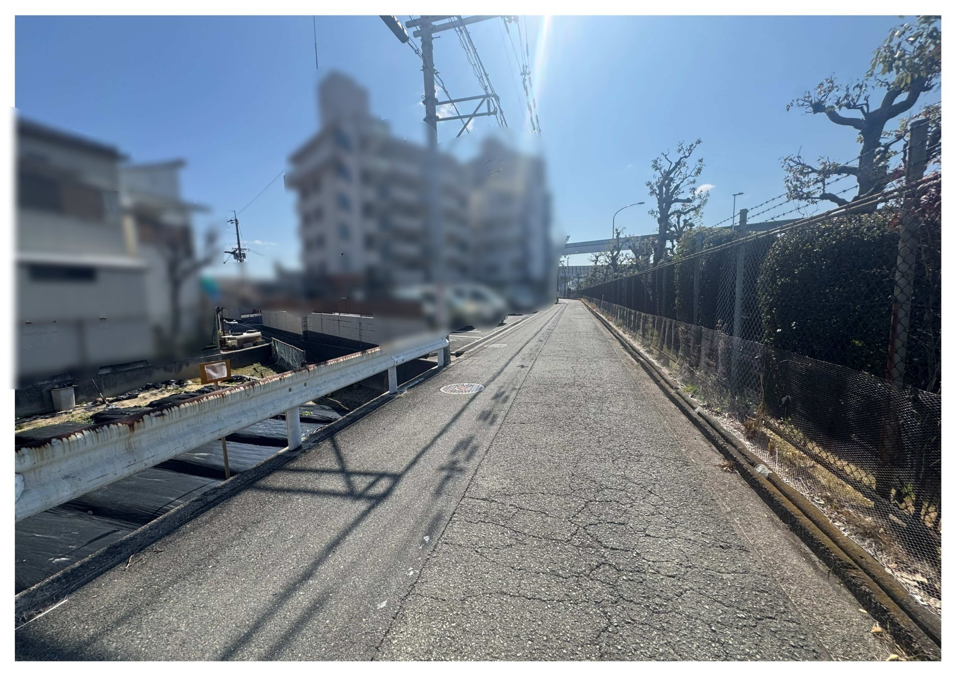 前面道路含む外観