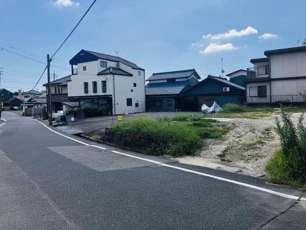 前面道路含む外観