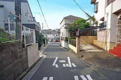 前面道路含む外観