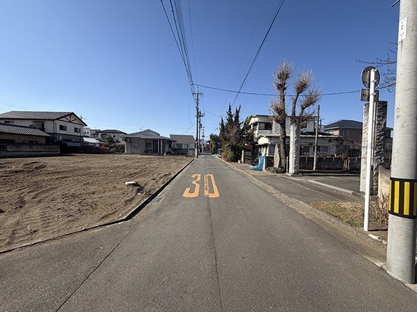前面道路含む外観