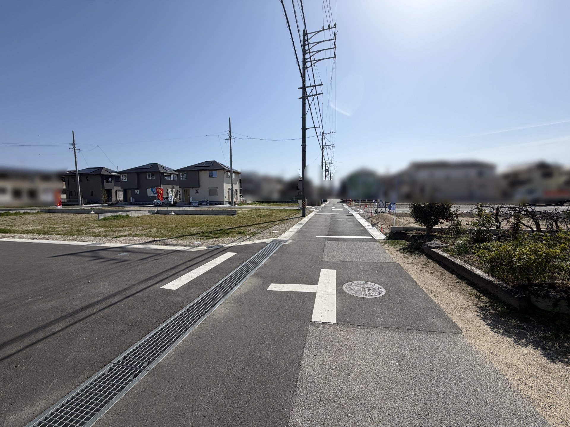 前面道路含む外観