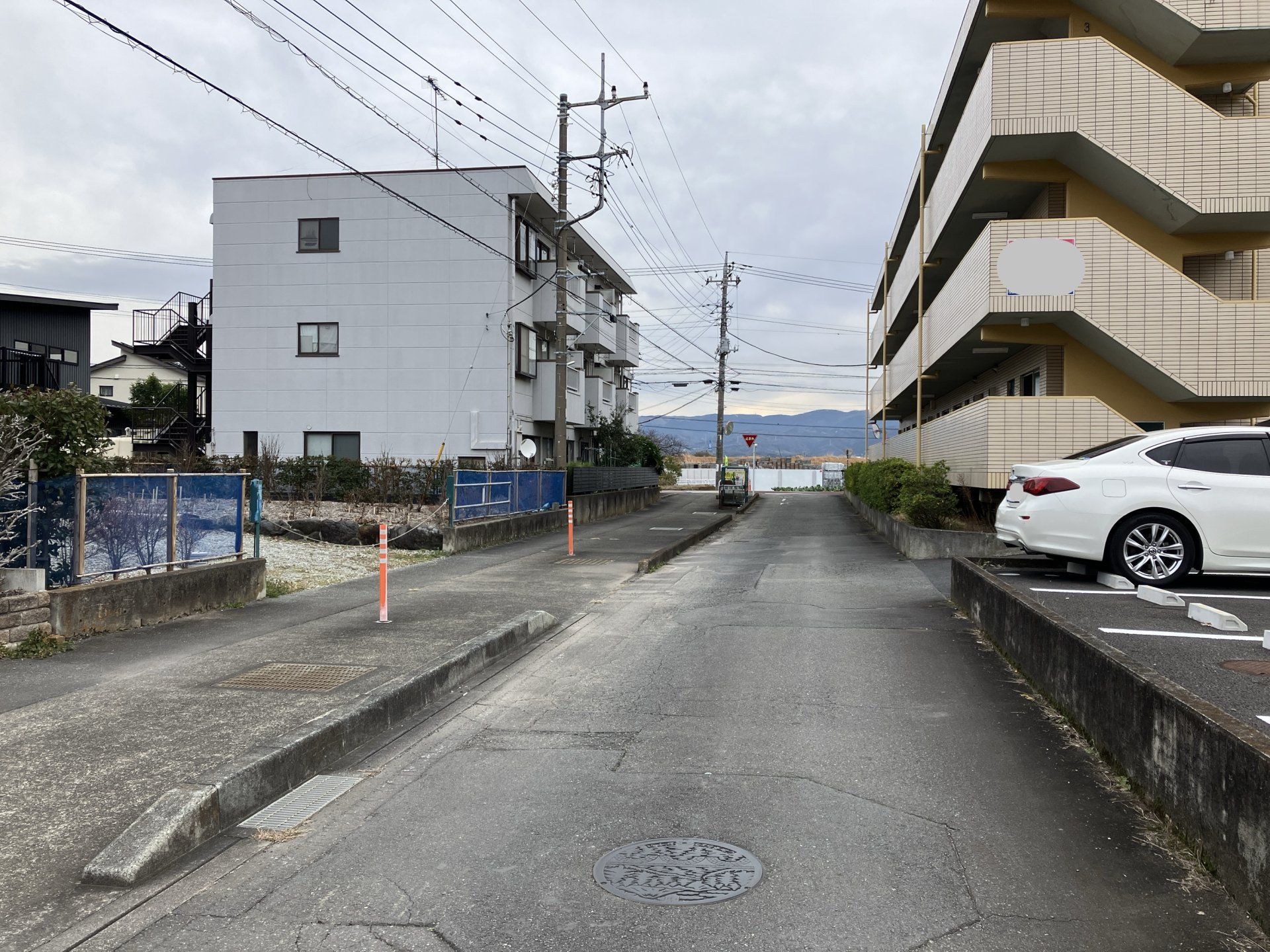 前面道路含む外観